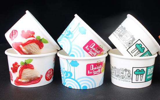 Tasses de papier jetables de Gelato de crème glacée avec des cuillères pour des magasins de Gelato