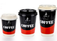 Tasse de boissons de deux papiers peints pour le magasin de café, tasses de café à emporter avec des couvercles