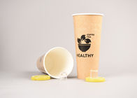 La boisson froide faite sur commande met en forme de tasse les tasses de café glacées jetables biodégradables avec des couvercles