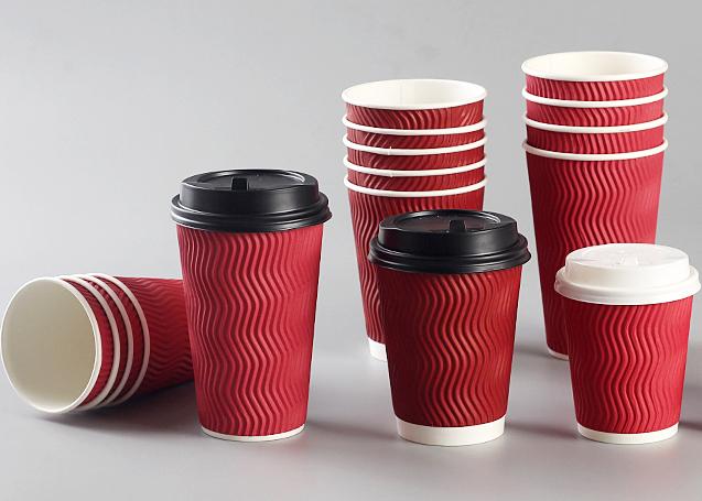 Tasses jetables favorables à l'environnement triples pour le boire chaud/café