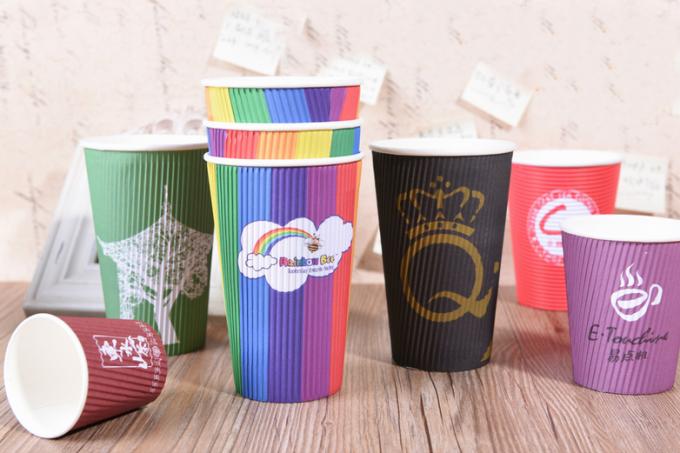 Le logo fait sur commande a imprimé les tasses de papier de boissons de tasses de partie de café avec les couvertures en plastique